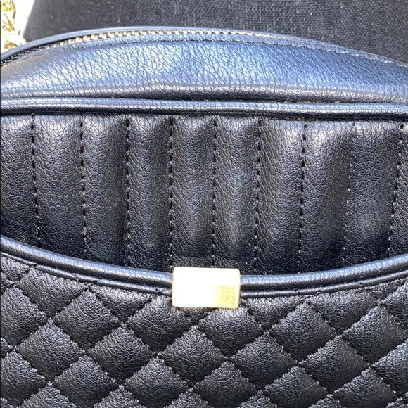 Black faux leather crossbody with gold chain - Picture 8 of 9